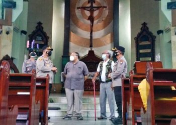 Polisi Jamin Keamanan Jemaat Gereja Saat Natal