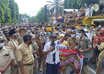 Tak Sanggup BLT Ditambah, Perangkat Desa Trenggalek Turun Jalan