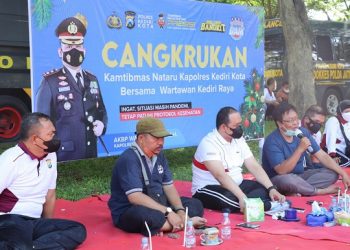 Cangkrukan Dengan Wartawan, Kapolresta Kediri Jelaskan Pembatalan PPKM Level 3