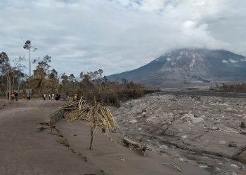 Masih Bergolak, Gunung Semeru Naik Status Siaga