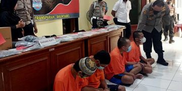 Pelaku sindikat pecah kaca diamankan di Mako Polres Kediri Kota. Foto: Bacaini/Novira