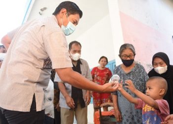 Cegah DBD, Wali Kota Kediri Blusukan Bagi Ikan Cupang