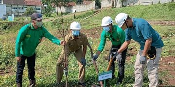 Kegatan tanam pohon di lereng Gunung Klotok. Foto: Ist