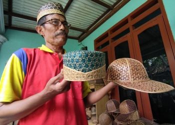 Songkok Unik dari Bambu Banyak Diminati Pelanggan Hingga Luar Pulau