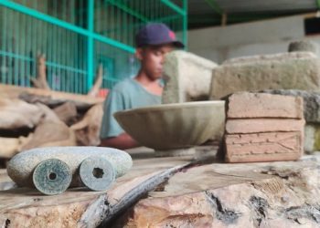 Gali Sawah, Warga Besowo Temukan Benda Purbakala
