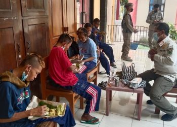 Tidur Sembarangan, Anjal Diciduk Satpol PP Trenggalek