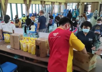 Jual Minyak Goreng Murah, Operasi Pasar Diserbu Warga