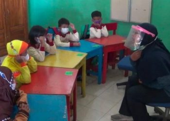 Siswa SLB Tunarungu Putra Asih antusias belajar di sekolah. Foto: Bacaini/AK.Jatmiko