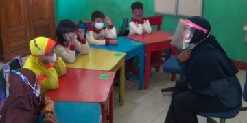 Siswa SLB Tunarungu Putra Asih antusias belajar di sekolah. Foto: Bacaini/AK.Jatmiko