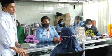 Calon jamaah haji yang batalkan pendaftaran di Kantor Kemenag Kabupaten Kediri. Foto: Bacaini/AK.Jatmiko