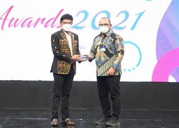 Menteri Komunikasi dan Informatika Johnny G. Plate menghadiri Online Scholarship Competition (OSC) di Studio Grand Metro TV, Jakarta Barat, Sabtu (22/01/2022).