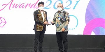 Menteri Komunikasi dan Informatika Johnny G. Plate menghadiri Online Scholarship Competition (OSC) di Studio Grand Metro TV, Jakarta Barat, Sabtu (22/01/2022).