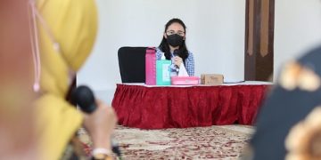 Eriani Hanindhito saat pertemuan rutin yayasan Dharma Wanita. Foto: Ist