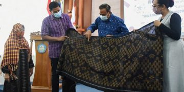 Wali Kota Kediri Luncurkan Motif Matematika Tenun Ikat Bandar Kidul
