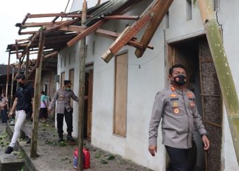 Angin Puting Beliung Sapu Puluhan Rumah di Kabupaten Blitar