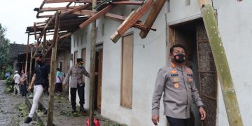 Angin Puting Beliung Sapu Puluhan Rumah di Kabupaten Blitar