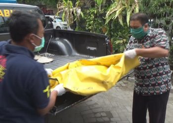 Mayat Bayi Busuk Mengambang di Sungai Brantas