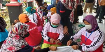Salah satu pelatihan keterampilan bagi ODGJ di Posyandu Waluyo Jiwo Blitar. Foto: Bacaini/Hadi