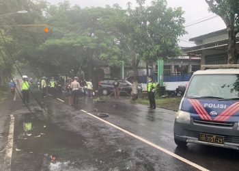 Kabel Listrik Putus Mengenai Pengendara Motor di Kediri