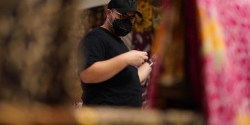 Adakan Pakaian Khas Kediri, Mas Dhito Rangkul UMKM