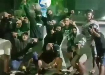 Video Aksi Geng Motor Hantam Truk di Jombang Viral