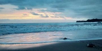 Salah satu wisata pantai yang ada di area JLS Pemkab Blitar siap ditawarkan ke investor. Foto: Bacaini/Hadi