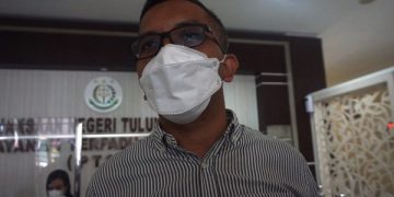 Kasi Intelejen Kejari Tulungagung, Agung Tri Radityo ungkapkan kasus korupsi proyek pelebaran jalan. Foto: Bacaini/Setiawan