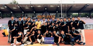 Pemain bersama official Blitar Poetra foto bersama usai jadi juara 3 Piala Soeratin U-17 PSSI Jatim 2021. Foto: Bacaini/Hadi