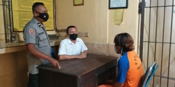 TN (38) pelaku pencabulan kepada anak kandung diamankan di Polres Jombang. Foto: Bacaini/Syailendra