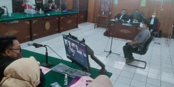 Sidang perdana tersangka kasus kekerasan seksual anak, pemilik SMA SPI Kota Batu di PN Malang. Foto: Bacaini/A.Ulul