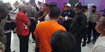 Kericuhan yang terjadi usai pertandingan Persedikab vs Maluku FC di Stadion Brawijaya.