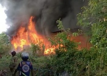 Gudang Plastik di Jombang Ludes Dilalap Si Jago Merah