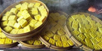 Tahu kuning, salah satu oleh-oleh khas Kediri. Foto: Bacaini/AK.Jatmiko