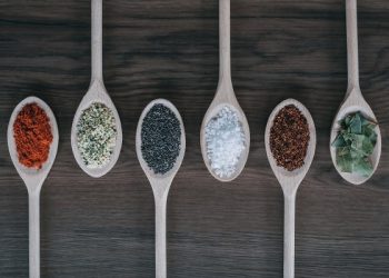 Ilustrasi racikan bumbu dan garam. Foto:unsplash