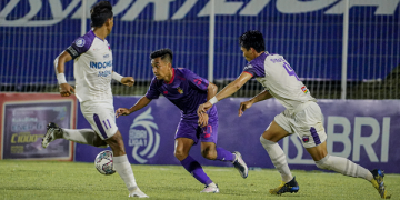 Persik Kediri saat menghadapi Persita Tangerang. Foto: Ist