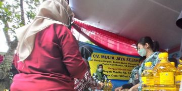 Operasi pasar Dinas Ketahanan Pangan Tulungagung. Foto: Bacaini/Setiawan