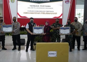 Mas Dhito Beri Hadiah Bagi Kecamatan Tercepat Vaksinasi