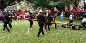Peserta lomba olahraga tradisional terlihat semangat dan antusias. Foto: Bacaini/Asep Bahar
