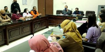 Proses audiensi aktivis, relawan bersama Polres Kediri atas kasus kekerasan seksual anak bawah umur. Foto: Bacaini/AK.Jatmiko