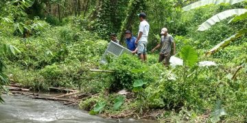 Tim BKSDA pasang perangkap buaya di sungai Desa Janti, Wates. Foto: Ist