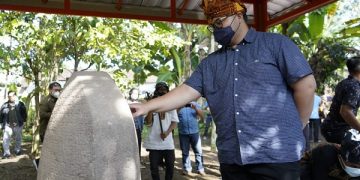 Bupati Kediri, Hanindhito Himawan Pramono saat prosesi napak tilas. Foto: Ist