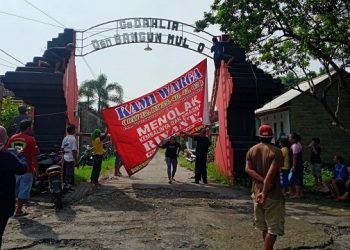 Dengar Riyanto Mau Dipulangkan, Warga Wates Demo