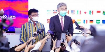 Menteri Johnny bersama Dubes AS Sung Y. Kim. Foto: Biro Humas Kementerian Kominfo