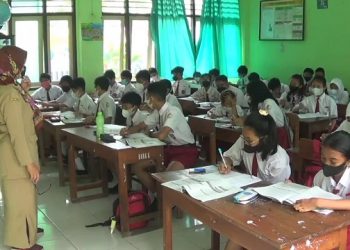 Siswa SD di Kota Kediri Kembali Belajar di Sekolah