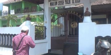 Makam Syekh Malik Al Athos di Nganjuk. Foto: Bacaini/Asep Bahar