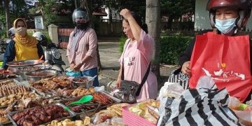 Pedagang di pasar takjil di sekitar bundaran Sekartaji tahun lalu. Foto: Bacaini/Novira