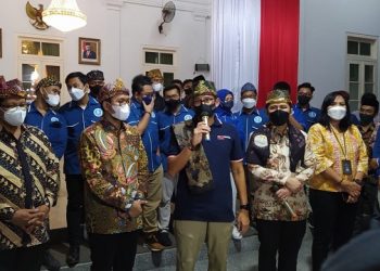 Sandiaga Uno Cicipi 1001 Menu Bebek di Bangkalan