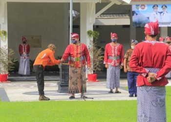 Mas Dhito Ajak Pegawai dan Masyarakat Pakai Udeng Jayabhaya