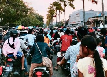 Tradisi ‘Nyareh Malem’ Tren Bulan Ramadan di Bangkalan