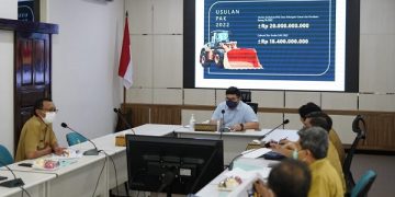 Bupati Dhito saat pertemuan bersama Dinas PUPR Kabupaten Kediri. Foto: Ist